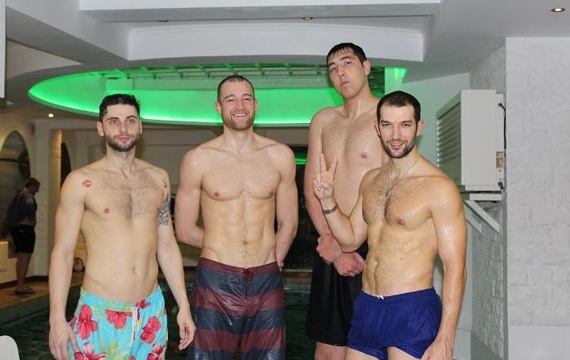 Baschetbaliștii Stelei, recuperare în apă și distracție la piscină, înaintea meciurilor din play off