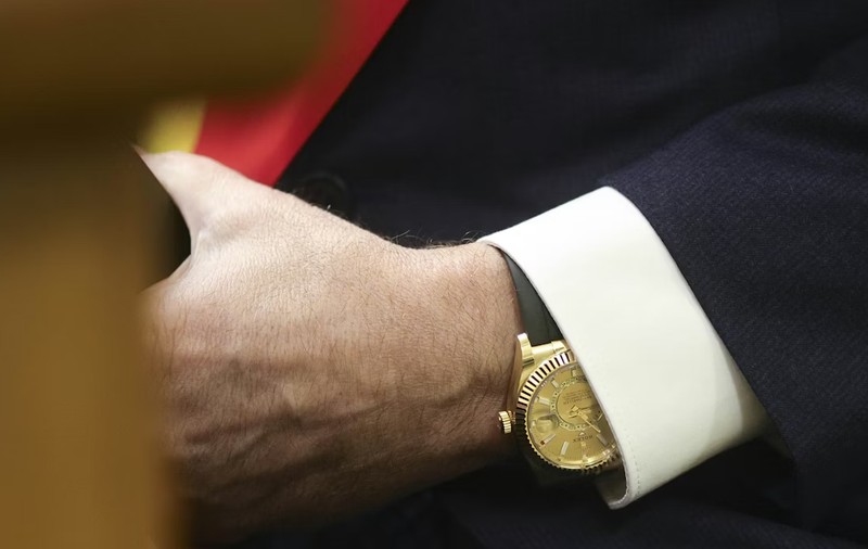 Primarul de comună care a venit la discuțiile despre austeritate cu un Rolex de 50.000 de euro: „Dacă aș avea bani și aș umbla cu Pobeda, n-ar fi OK”