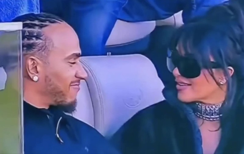 Cum au fost surprinși Lewis Hamilton și Kim Kardashian la Super Bowl 2026. S-a zvonit că formează cel mai nou cuplu