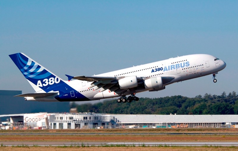 500 de zboruri anulate preventiv spre aeroporturile din Paris, din cauza ninsorilor