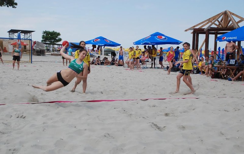 Festival de handbal pe plajă la Mamaia. FOTO INEDIT