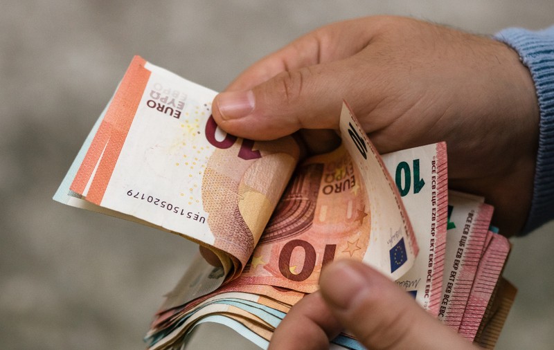 Țara din Europa care oferă 377 de locuri de muncă, fără diplomă, cu salarii de până la 5.600 de euro pe lună