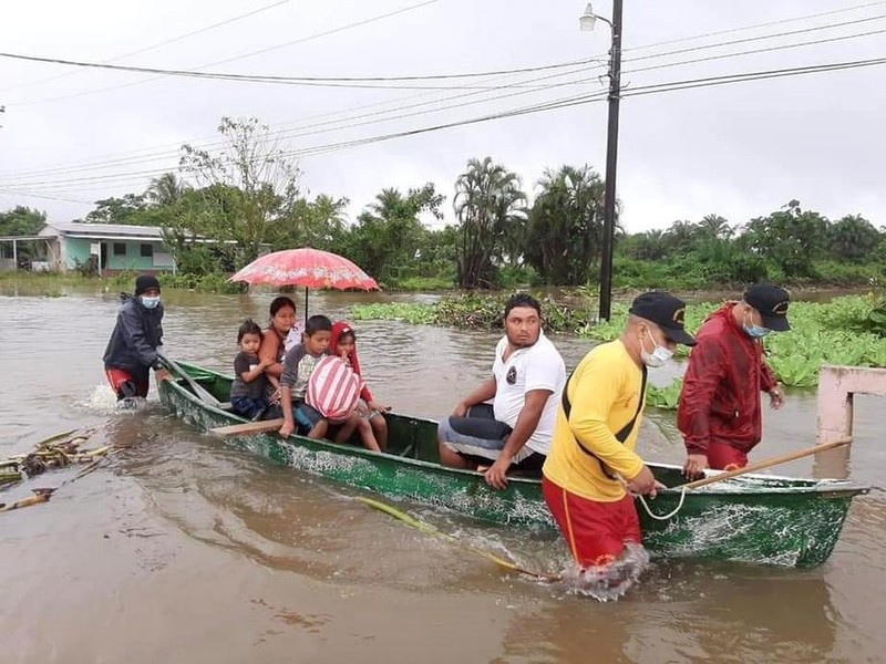 165 de persoane au fost evacuate în Honduras din cauza uraganului Eta FOTO: EPA