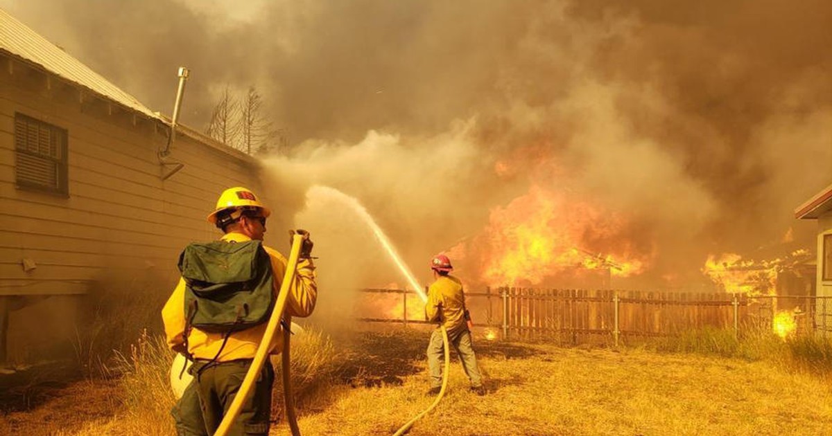 Pompierii care se luptă cu incendiul din California, amenințați cu armele de localnici. „Nu îmi spuneți voi să plec”