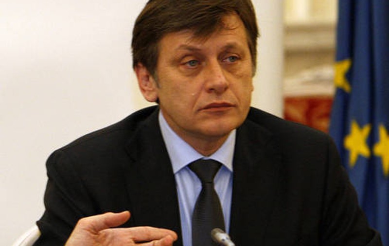 VESTE TERIBILĂ pentru Crin Antonescu! Vezi ce ar putea păţi dacă va PIERDE ALEGERILE PREZIDENŢIELE