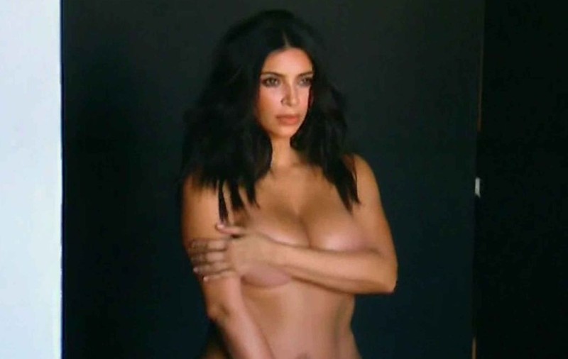 Kim Kardashian este acuzată că ia în derâdere simbolurile religioase. Cum a apărut vedeta