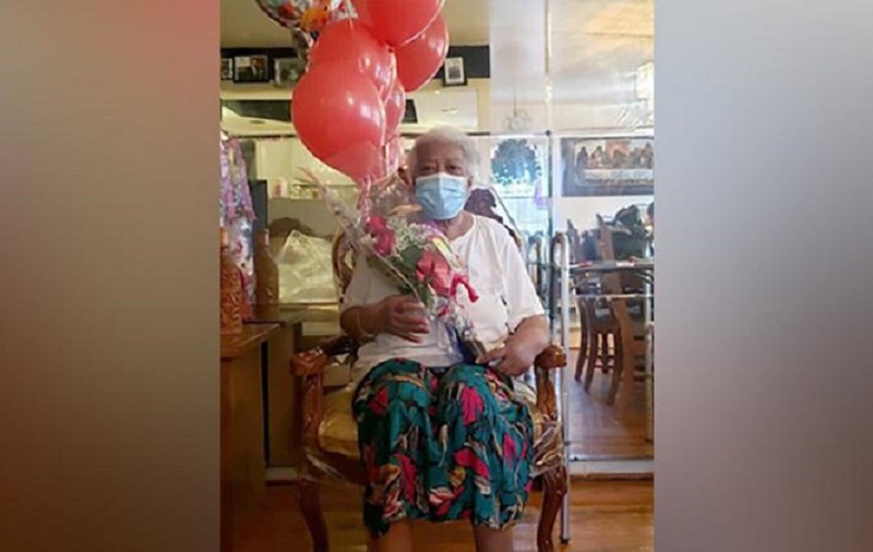O străbunică în vârstă de 73 de ani a învins COVID-19, după 5 luni de spitalizare