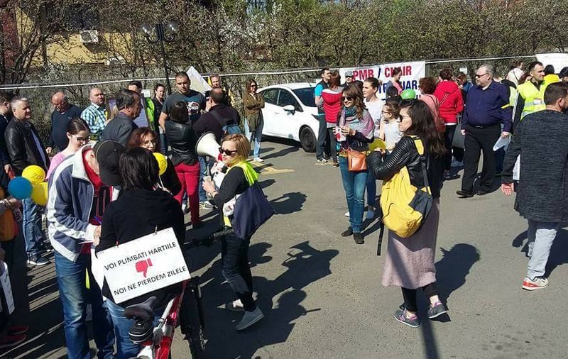 Protest al locuitorilor din Prelungirea Ghencea: Vrem pasaj şi vrem lărgire, păcăleala nu mai ţine. PMB: Lucrările de amenajare a șoselei au început deja