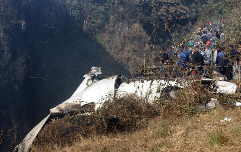 Cutiile negre ale avionului cu 72 de oameni la bord, prăbușit în Nepal, au fost găsite