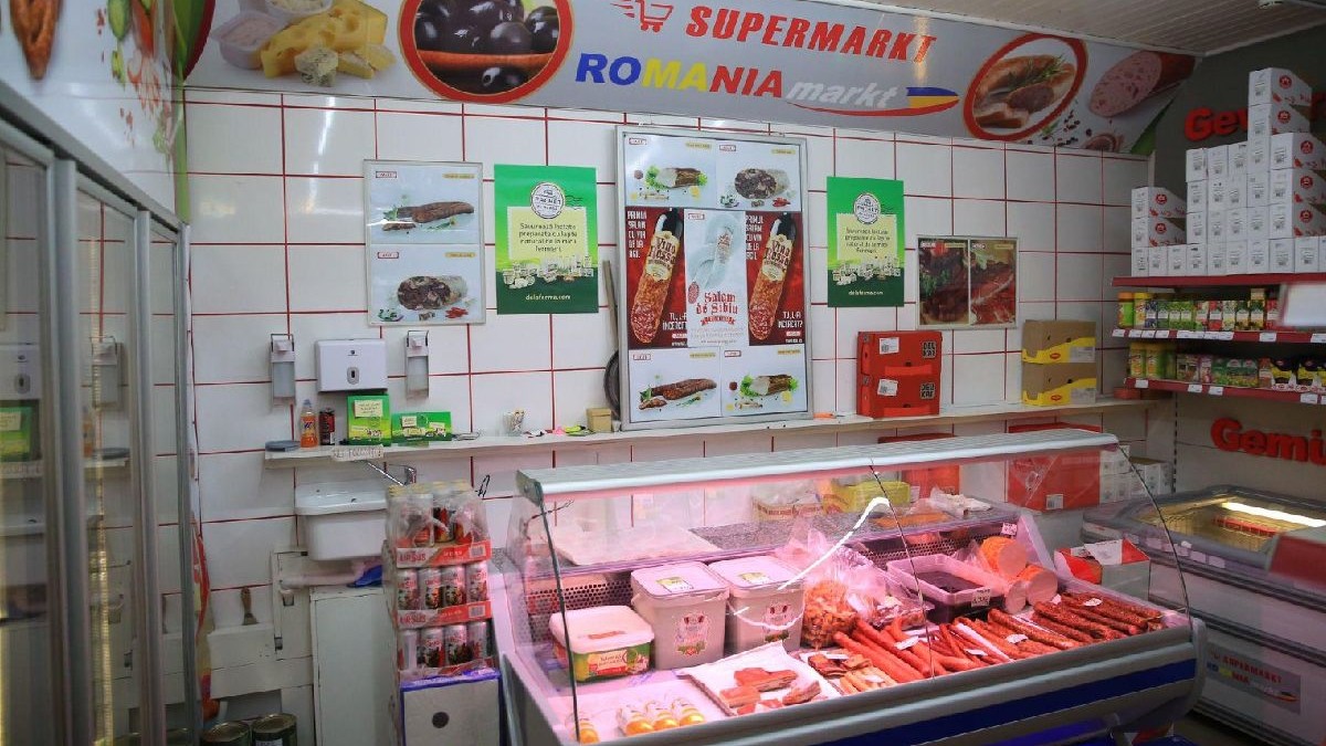 Alimente într-un galantar, într-un magazin