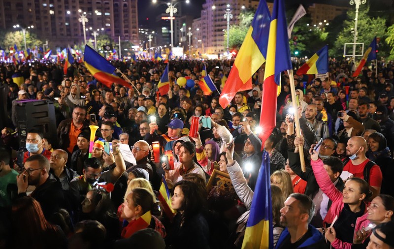 Mii de oameni, la protestul anti-restricții din București. Liderii AUR și senatoarea Șoșoacă, printre manifestanți