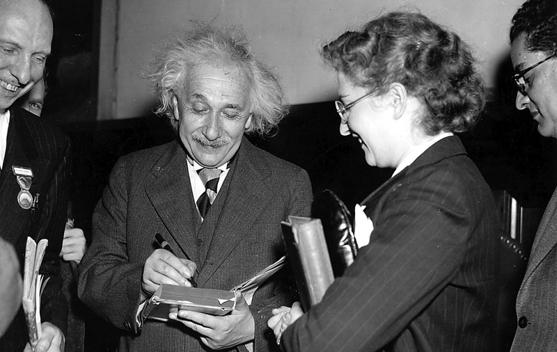 Notițele lui Einstein despre teoria relativităţii, scoase la licitaţie pentru o sumă uriașă