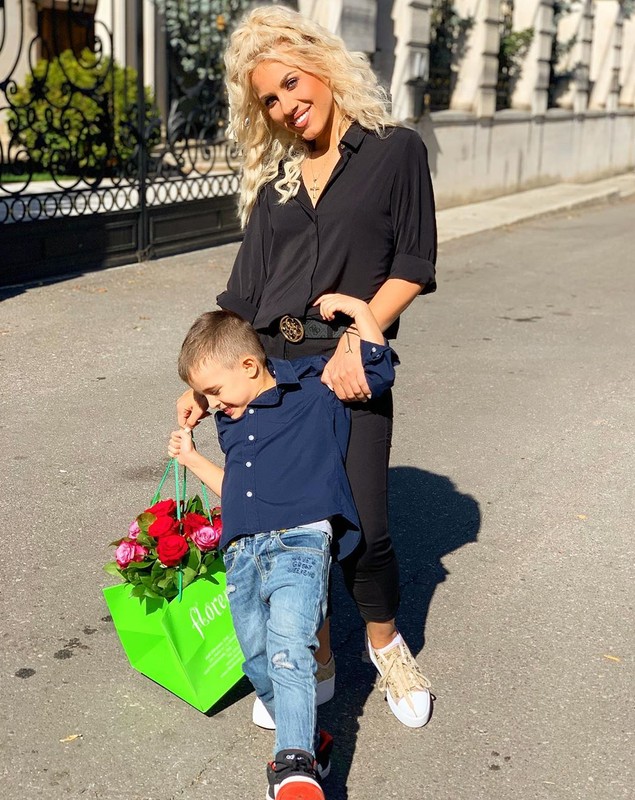 Amna, clipe de coșmar. Artista și-a pierdut băiețelul în pădure: „Am făcut un atac de panică”