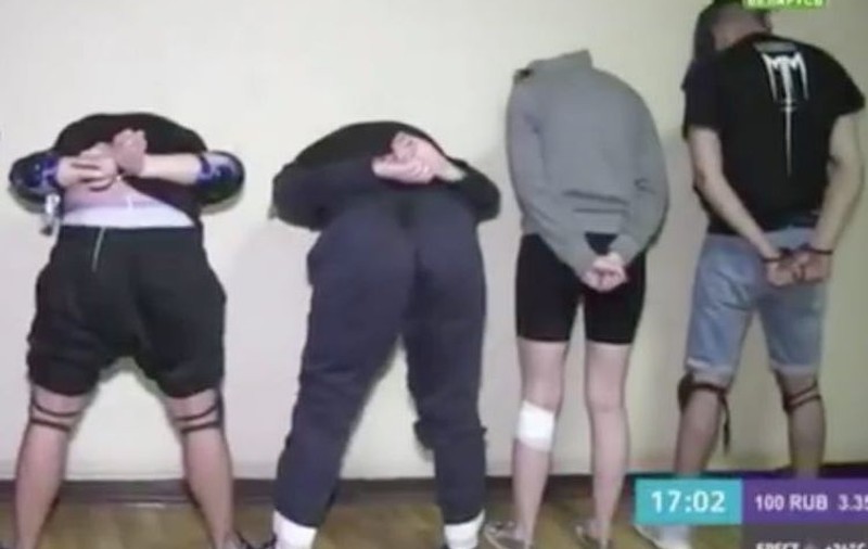 Imagini tulburătoare din Belarus: Protestatari bătuți, obligați să se dezică de revolte, în fața camerelor de luat vederi