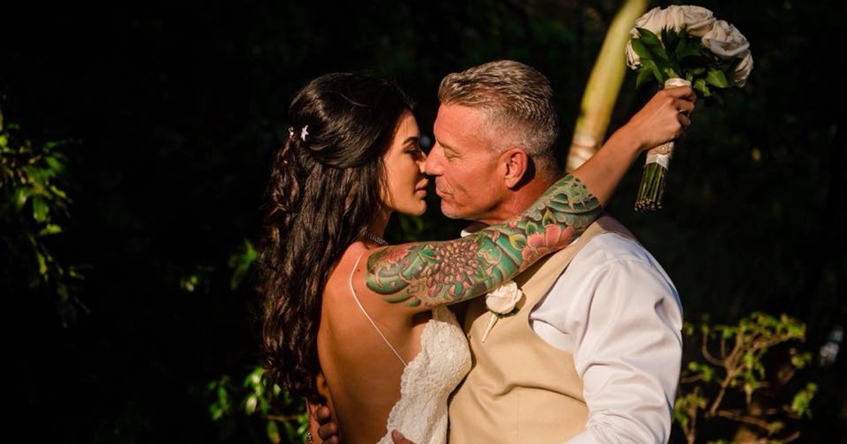 S-a măritat cu tatăl celei mai bune prietene. Acum, cei trei pleacă împreună în vacanță!