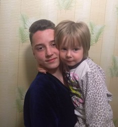 Dmytro Muraviov, împreună cu surioara | Fotografie din arhiva familiei