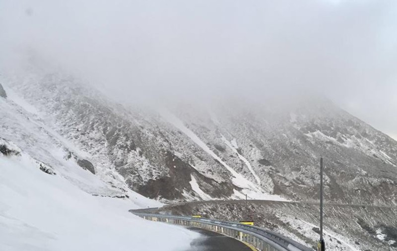 La sfârșit de primăvară, pe Transalpina se deszăpezește!