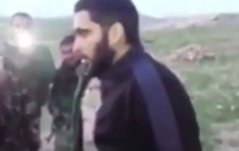 Momentul în care un jihadist din ISIS este capturat de kurzi. Cum a răspuns la întrebarea "De unde eşti?" | VIDEO