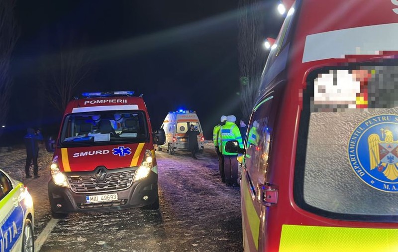 Doi copii au murit într-un accident produs pe E85, în Bacău. În mașină erau opt persoane și roțile aveau anvelope de vară