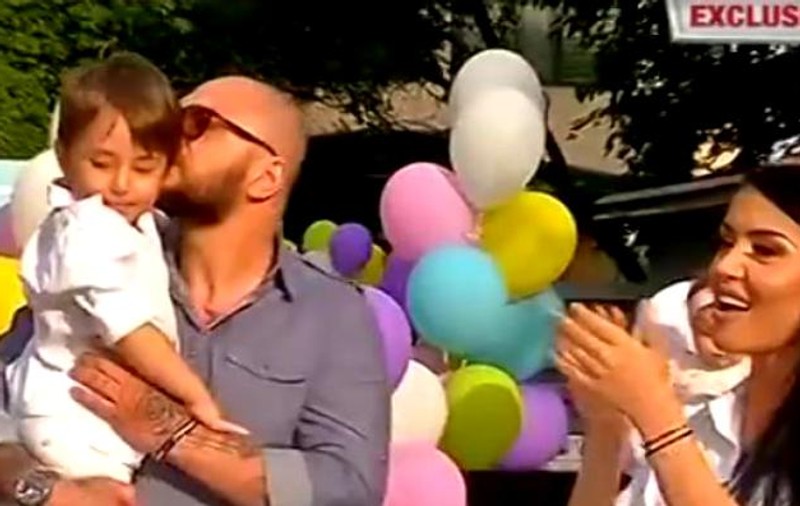 Cristi Mitrea și Andreea Mantea se întrec să petreacă timp cu băiețelul lor