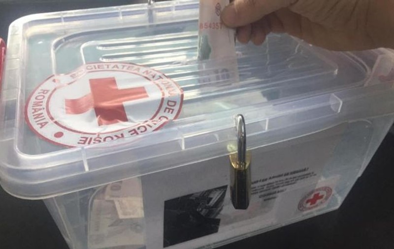 Un sucevean a furat cutia cu donații dintr-o farmacie și s-a plimbat cu ea pe stradă. Câți bani erau strânși