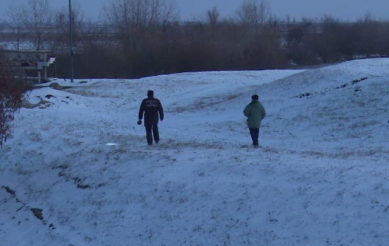 Bătrân de 72 de ani, găsit înecat la marginea satului, în județul Dâmbovița