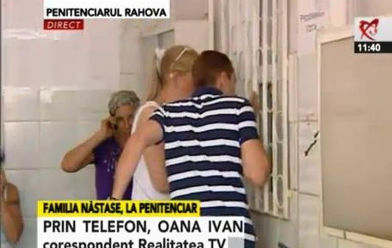 IMAGINI INCREDIBILE! Andrei şi Dana Năstase, la gratii, în vizită la fostul premier! Primul drum la Rahova al familiei Năstase 