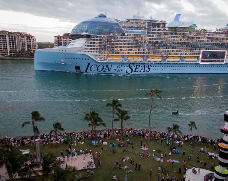 Icon of the Seas, cel mai mare vas de croazieră din lume, a început călătoria inaugurală din Miami. Botezul navei, făcut de Messi