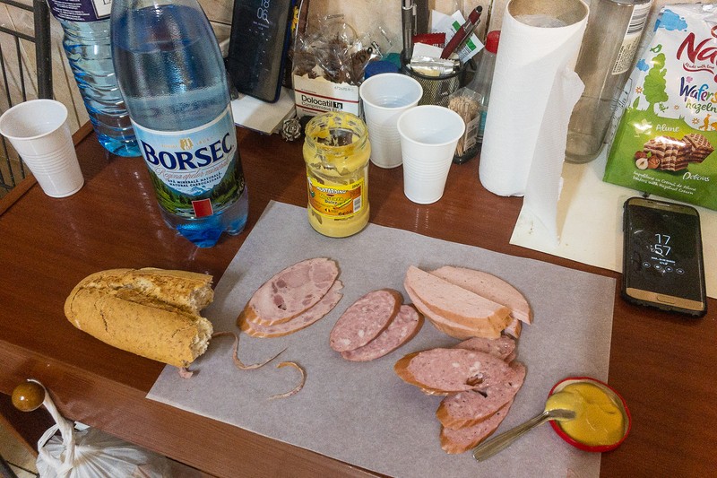 Gustare la Carnicería Caraiman deschisă în Burriana, în provincia Castellón, de familia Rezban, care a venit în Spania în urmă cu 15 ani din Ineu, județul Arad