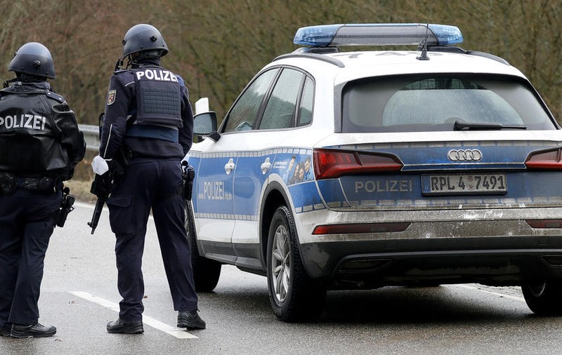 Doi polițiști au fost uciși în Germania în timpul unui control în trafic