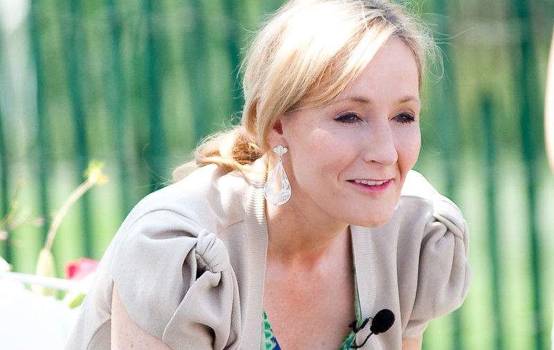 JK Rowling, „mama” lui Harry Potter, împlineşte 46 de ani  