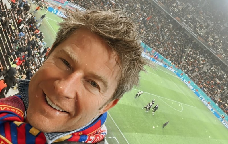 Reacția fanilor când au văzut ce fular a purtat Pavel Bartoș la gât în timpul meciului FCSB - Manchester United: „Dezamăgești”