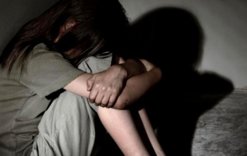 O fetiță de 6 ani, abuzată de unchii ei, a luat o boală cu transmitere sexuală