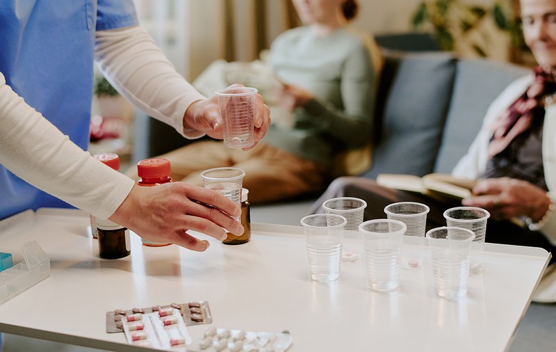 „Cocktailuri letale, să nu mai muncească noaptea”. Asistentul medical condamnat pe viață pentru 10 crime și 27 de tentative de omor, suspect în 120 de cazuri, în Germania