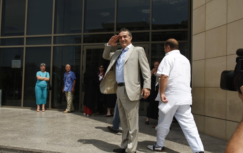 Aoleu, ce tărăboi, pleacă Gigi la război! / OPINIE