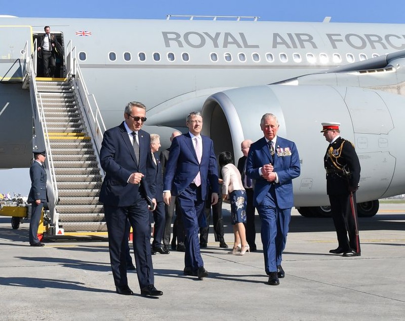 VIDEO & FOTO / Prinţul Charles, în România. Moștenitorul Coroanei Britanice a fost decorat de președintele Klaus Iohannis