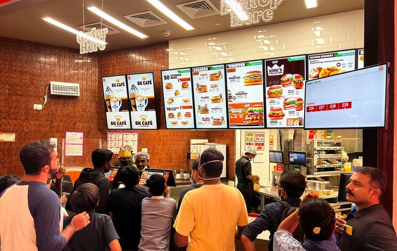 Burger King anunță că „roșiile au plecat în vacanță” în India, în contextul în care țara se confruntă cu inflația alimentară