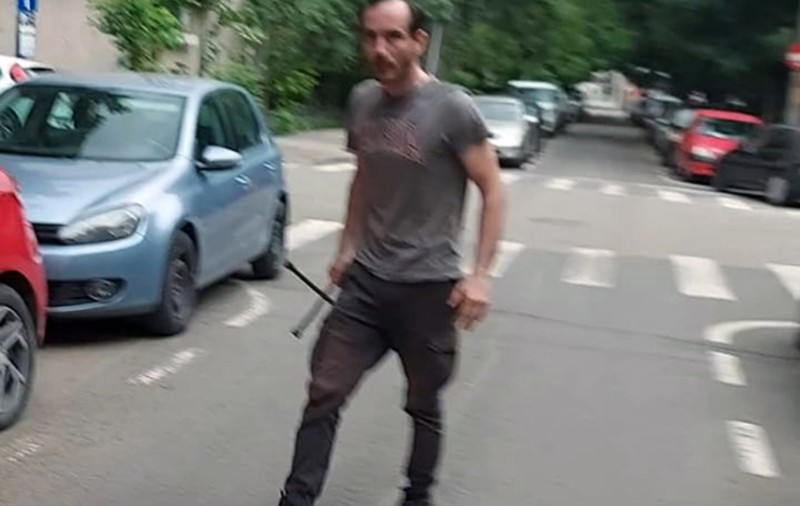Un șofer a luat la bătaie un polițist și un jandarm aflați în timpul liber, furios că i-au atras atenția că a încălcat o regulă de circulație, pe o stradă din Timișoara