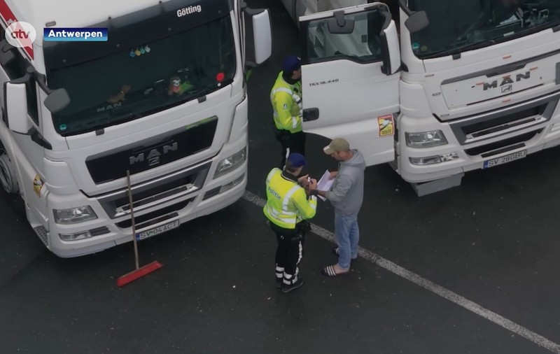 Șofer român de TIR, prins în Belgia că dormea în camion, în parcare: „Șeful preferă să plătească amenda, e mai ieftin decât hotelul”