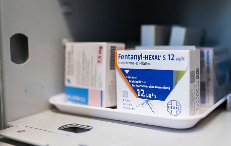 Un român, mama și mătușa sa, arestați în Austria după moartea unui tânăr. Sunt acuzați că i-au vândut plasturi cu fentanil .Sursă foto: Getty Images.