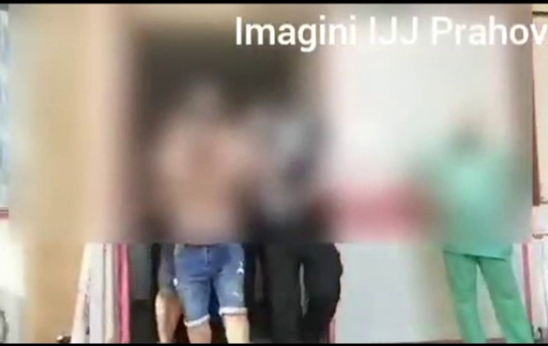 VIDEO  | Scandal la Spitalul Județean de Urgență Ploiești. Doi indivizi s-au certat cu angajații și au fost ridicați de jandarmi