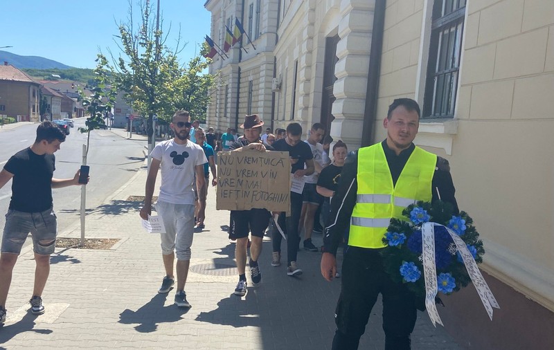 „Nu vrem țuică, nu vrem vin, vrem mai ieftin fotoghin!”. Zalăul se pregătește pentru cel mai mare protest din istoria sa