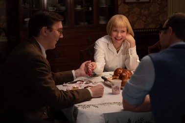 Imagine din film: Burt Fabelman (interpretat de Paul Dano), Mitzi Fabelman (interpretată de Michelle Williams) și, cu spatele, Bennie Loewy (Seth Rogen) | Foto: Hepta