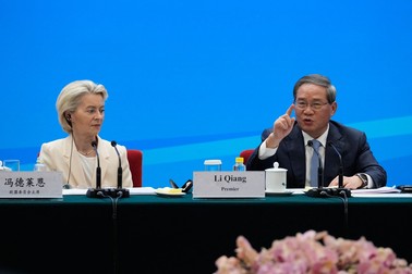 Ursula von der Leyen și premierul chinez Li Qiang Foto: Profimedia