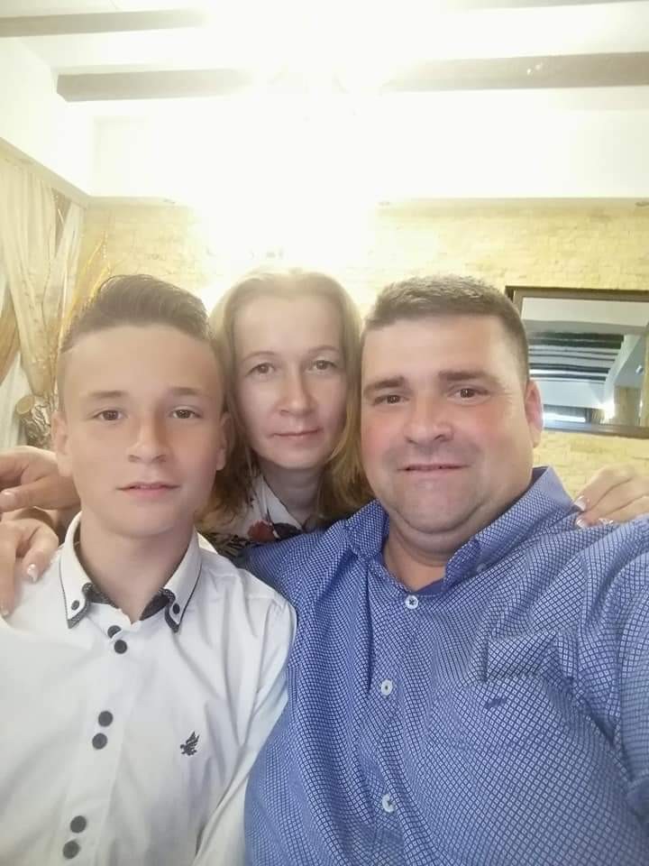David, alături de părinții săi.