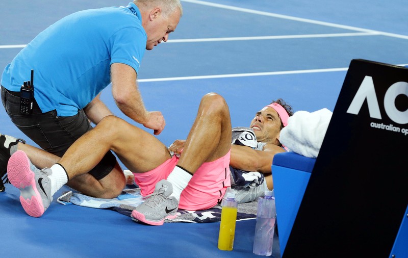 Rafael Nadal a abandonat în sferturi la Australian Open. Spaniolul s-a accidentat la picior. Critică pentru ATP