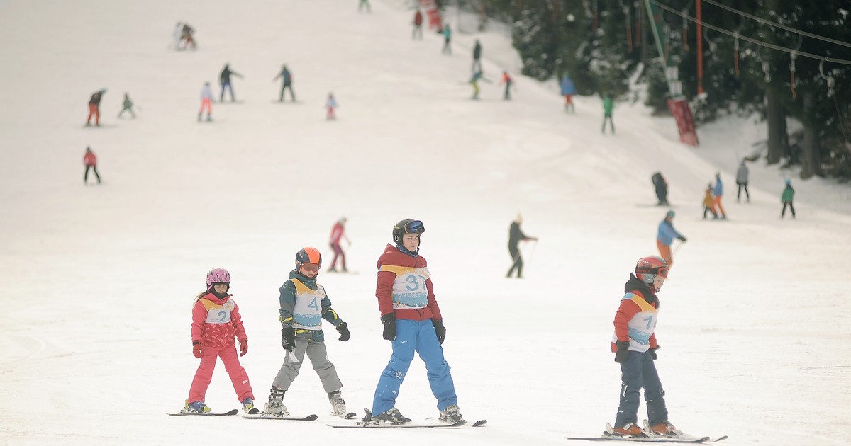 Acces restricţionat pe două pârtii din Poiana Braşov, din cauza unei competiţii de schi