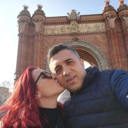 Iuliana Costin, șefa Direcției de Resurse Umane a Ministerului Sănătății, alături de Mihai Constantinescu, în Barcelona