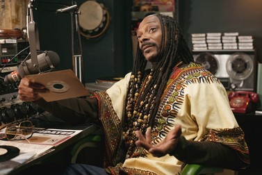 Snoop Dogg interpretează un DJ / Foto: Netflix