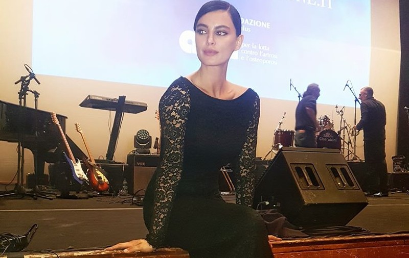 Ce familie frumoasă are Catrinel Menghia. Ea, mama și sora sa par toate trei surori